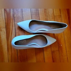 White Alfani, Size 10M